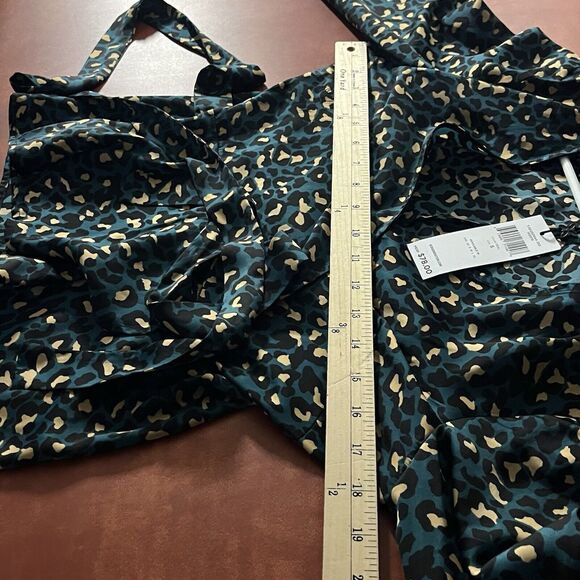 BCBGeneration Wrap Top Size Small Teal Leopard Print Tie Waist V Neck NWT $78 - Picture 11 of 13